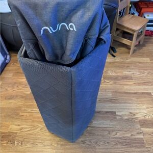 Nuna Sena Aire Travel Crib & Playard (older version with snap bassinet)